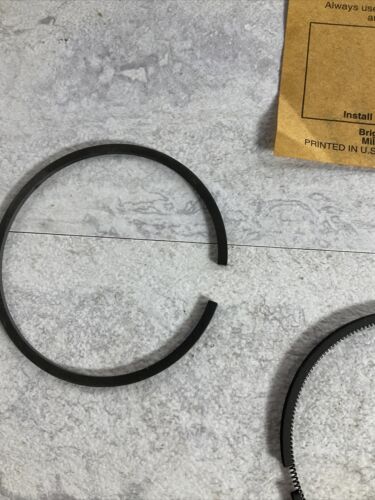 NOS Briggs and Stratton 498680 Standard Ring Set OEM (6922797777079)